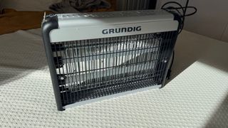 Lámpara mata mosquitos eléctrica Grundig