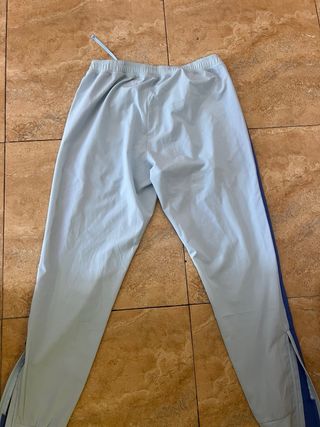 Pantalón de chándal Asics azul y blanco