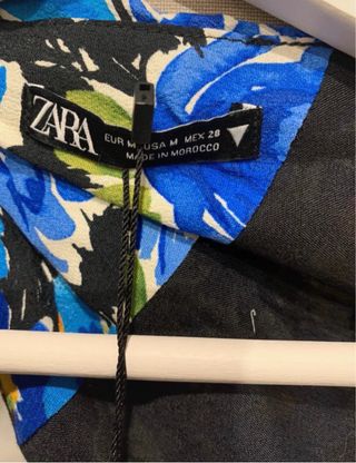 Blusa Zara floral manga larga