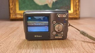 Cámara Digital Nikon Coolpix L2 6MP Zoom 3x