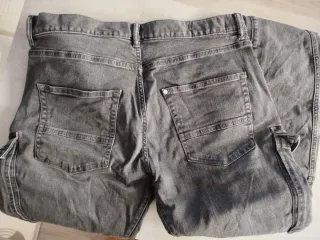 Pantalón vaquero cargo gris