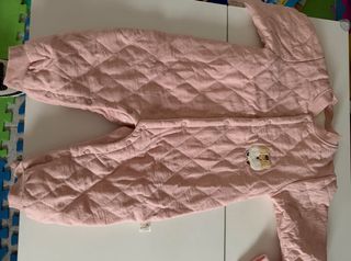 Abrigo rosa acolchado para bebé