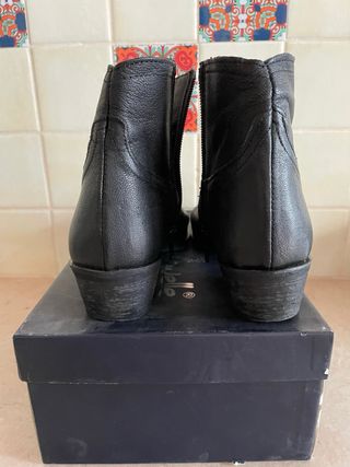 Stivali neri in pelle