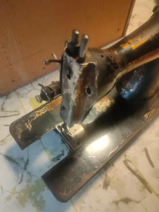 Máquina de coser antigua