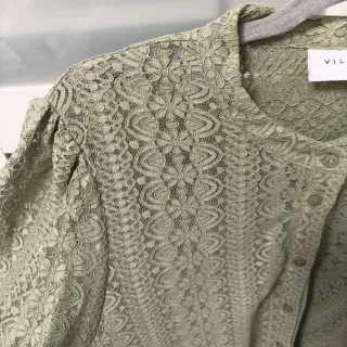 Blusa Vila verde encaje talla XXL. Nueva
