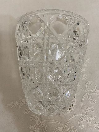 Cubitera vintage de vidrio tallado, asa metálica