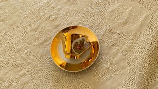 Juego café antiguo de porcelana con baño oro