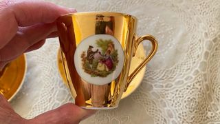 Juego café antiguo de porcelana con baño oro