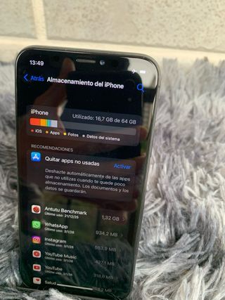 iPhone X 64GB per gli amanti della mela, se cerchi un cellulare per un uso quotidiano di base.