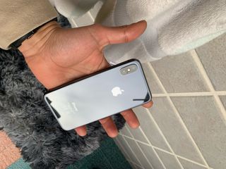 iPhone X 64GB per gli amanti della mela, se cerchi un cellulare per un uso quotidiano di base.