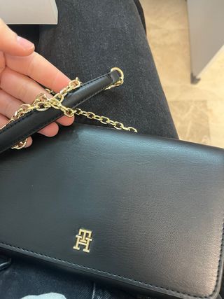 Bolso Tommy Hilfiger Negro Cadena Dorada