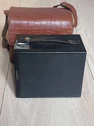 Fotocamera scatola Kodak Brownie Junior six-20 con custodia