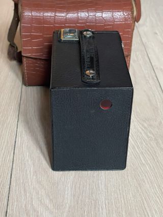 Fotocamera scatola Kodak Brownie Junior six-20 con custodia