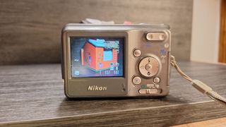 Cámara Digital Nikon Coolpix L2 6MP Zoom 3x