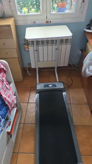 Cinta de correr y mesa de regalo