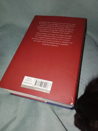 El tiempo entre costuras