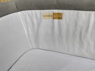 Culla Jané Babyside grigia con letto adiacente