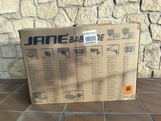 Culla Jané Babyside grigia con letto adiacente