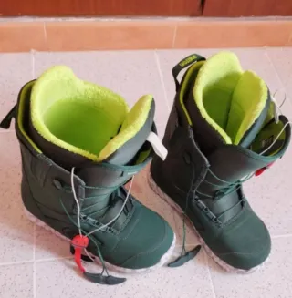 Tabla y botas de snowboard