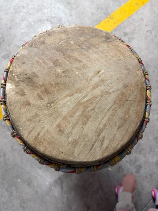 Timbal de madera tallado artesanal