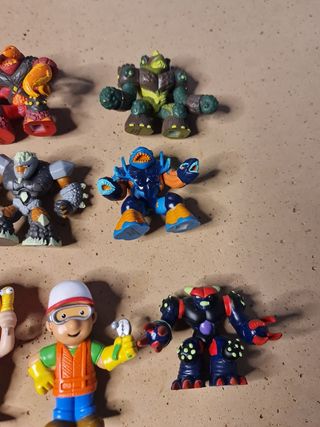 LOTE MUÑECOS GORMITI Y MANI MANITAS