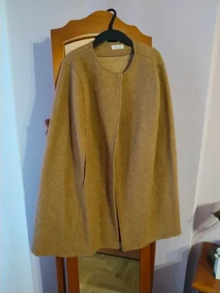 Capa Beige Abierta Talla Única