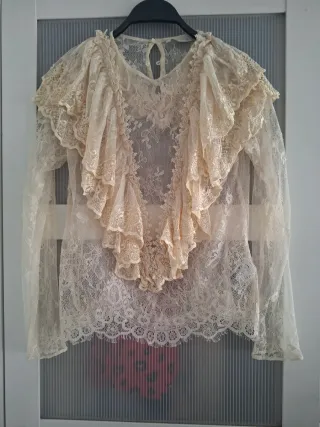 Blusa Zara encaje volantes beige M