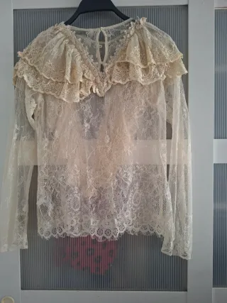 Blusa Zara encaje volantes beige M