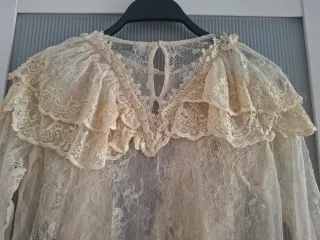 Blusa Zara encaje volantes beige M