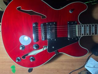 Guitarra Harley Benton 335 Cherry HB35 PLUS