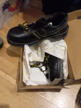 Zapatos Deltaplus Talla 43 Nuevos