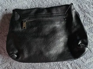 Bolso negro de piel