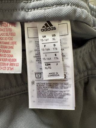 Pantalón Adidas gris poco uso