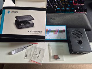 Raspberry Pi 4 case with fan and heat sink