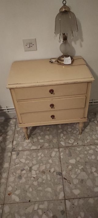 Mesita de noche vintage