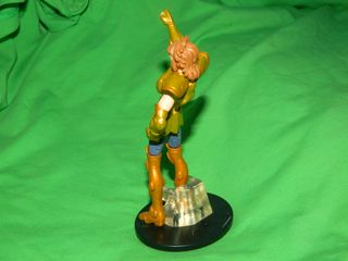 Caballero del Zodiaco de oro creo que Leo muñeco