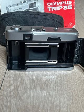 Cámara Olympus Trip 35 + Funda e instrucciones