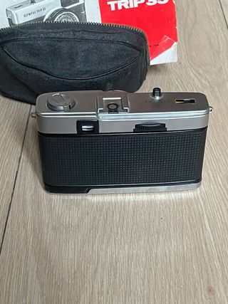 Cámara Olympus Trip 35 + Funda e instrucciones