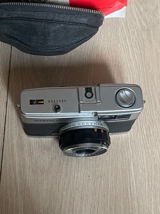 Cámara Olympus Trip 35 + Funda e instrucciones