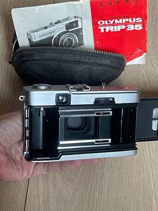 Cámara Olympus Trip 35 + Funda e instrucciones