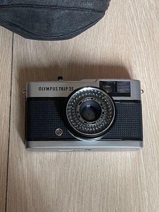 Cámara Olympus Trip 35 + Funda e instrucciones