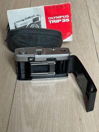 Cámara Olympus Trip 35 + Funda e instrucciones