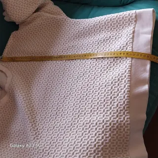 Camisola de senhora bege e dourada