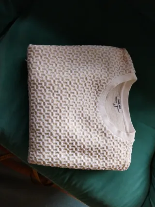 Camisola de senhora bege e dourada