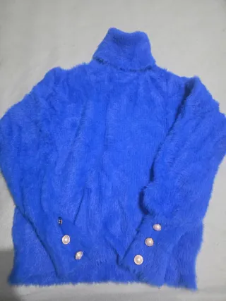 Maglione blu collo alto