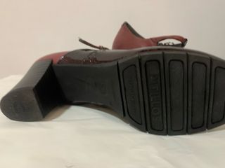 Zapatos Pitillos T-Strap Brogue Burdeos