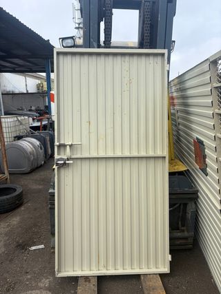 Puerta de cochera metálica