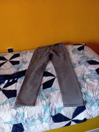 Pantalón vaquero hombre gris