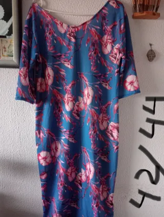 Vestido floral azul y rosa talla 42/44