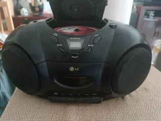 LG Boombox CD Player Cassette Radio Negro